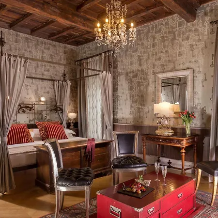 The At The Forum Luxury Collection - The At The Forum Rome